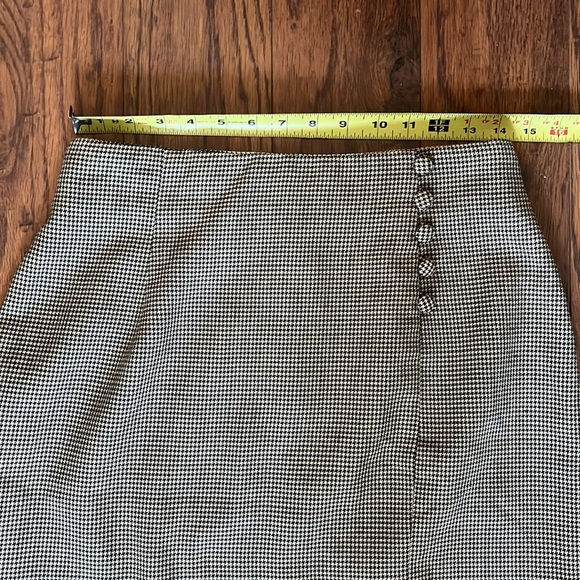 Lasting Impressions Houndstooth skirt with buttons accent - Picture 9 of 13